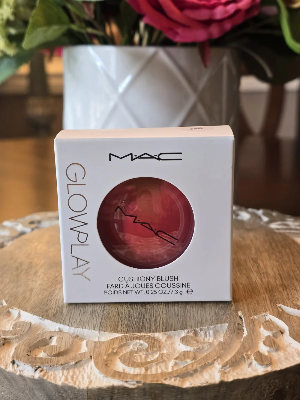 MAC GLOWPLAY Cushiony Blush In The Shade Heat Index